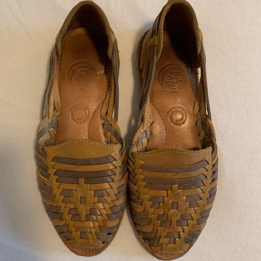 Espiritu Stylish Brown Leather Huarache Flats